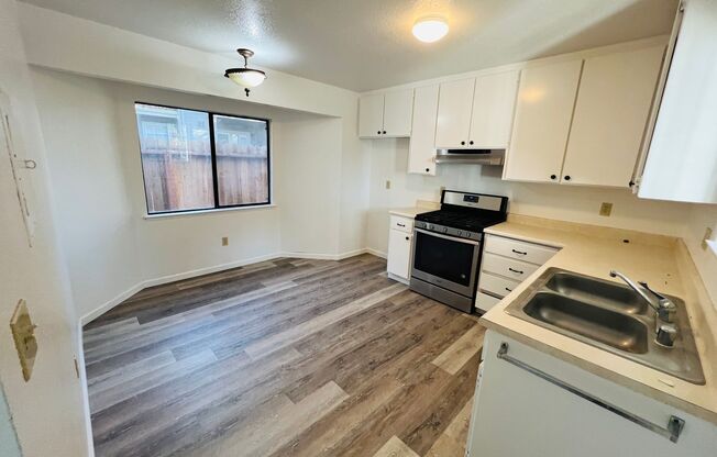 $250 off the 1st months rent -  Apartment in Old Town Elk Grove