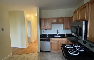 3 beds, 1 bath, 889 sqft, $3,200, Unit 3