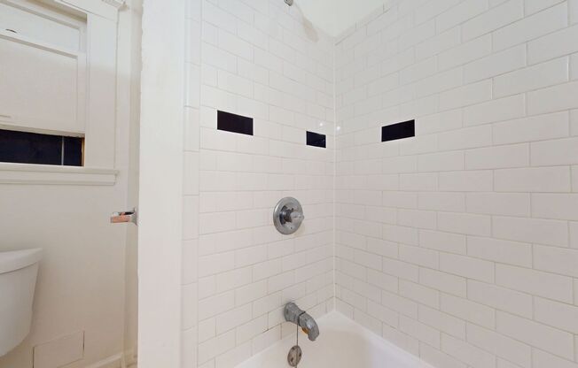 Studio, 1 bath, 373 sqft, $1,650, Unit 002