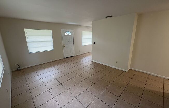 Newly Remodeled 2-Bedroom Duplex with Huge Fenced Backyard – Zephyrhills