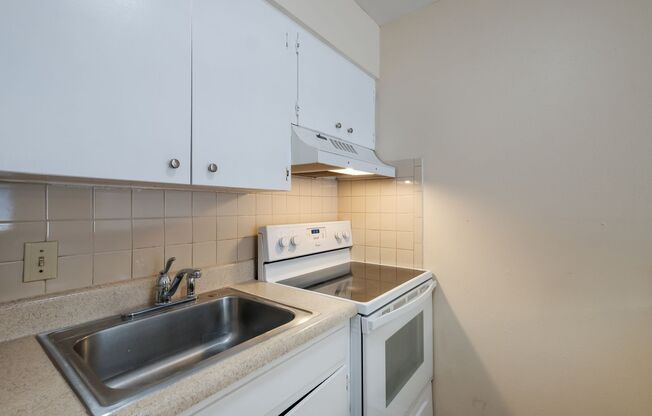 Studio, 1 bath, 445 sqft, $750, Unit 206