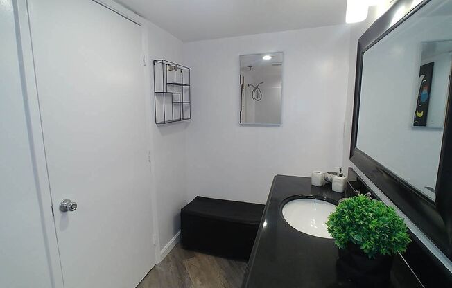 Studio, 1 bath, 471 sqft, $1,895, Unit 100