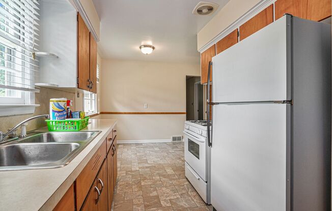 AVAILABLE IN AUGUST! 3 Bedroom, 1 Bath Single Family Home