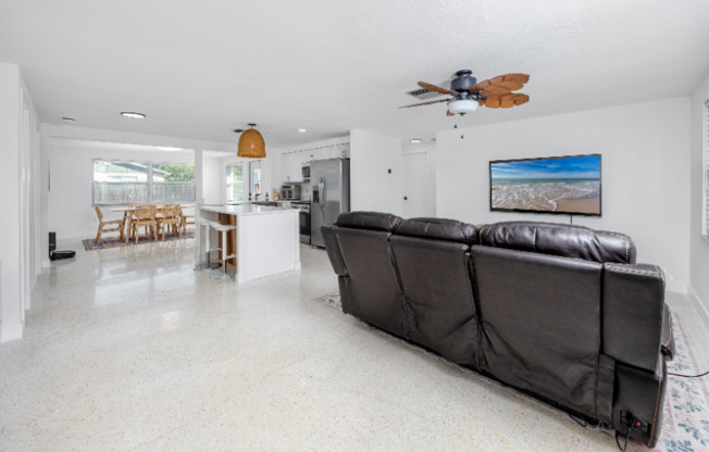 8641 LANTANA DR