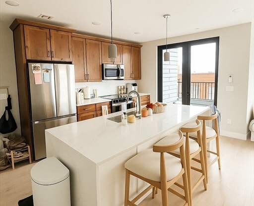 2 beds, 2 baths, 921 sqft, $4,500, Unit 505