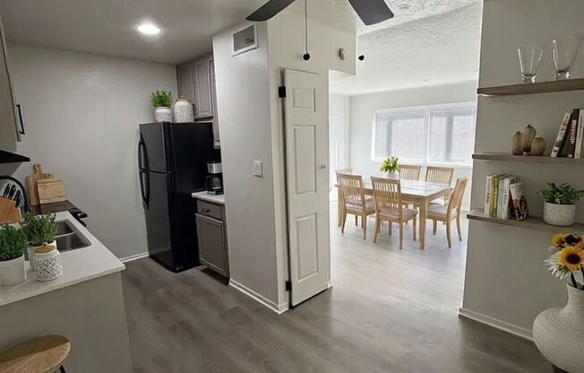 2 beds, 1 bath, 945 sqft, $1,435, Unit 6893-105