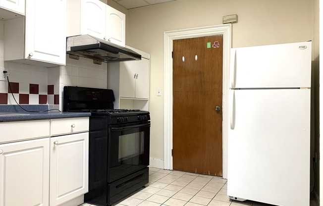 12 EVERGREEN SQ
