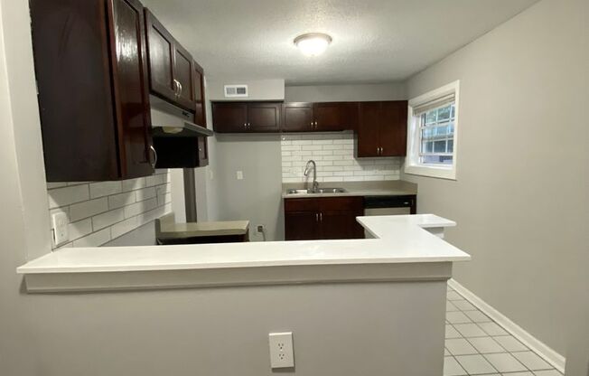 2 beds, 1 bath, 825 sqft, $1,250, Unit 1015-4