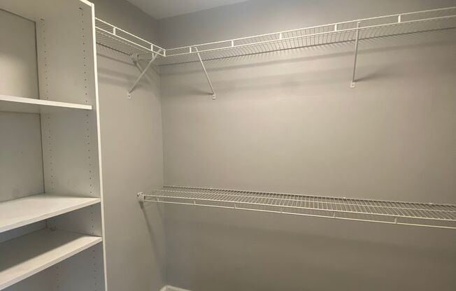 Studio, 1 bath, 465 sqft, $845, Unit 6244 Oakland Ave #310