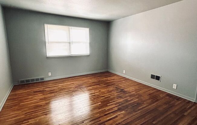 2 beds, 1 bath, $825, Unit 7023