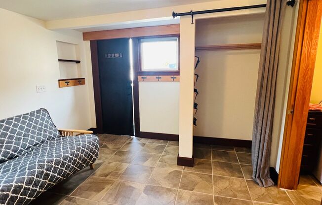 Studio, 1 bath, $1,895