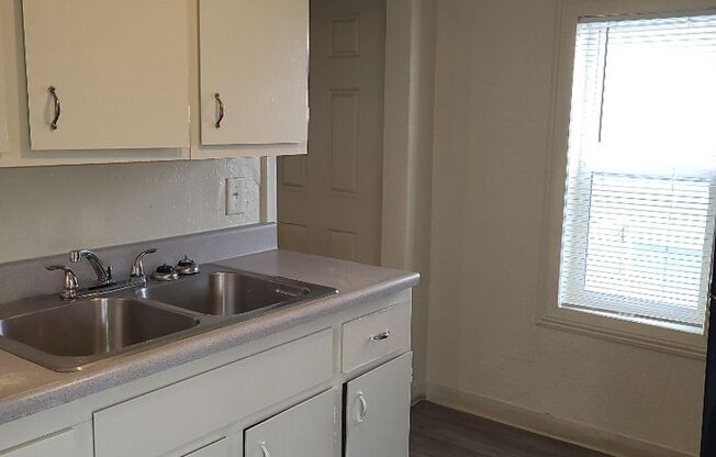 1 bed, 1 bath, $1,095, Unit 747 Willow Street #8