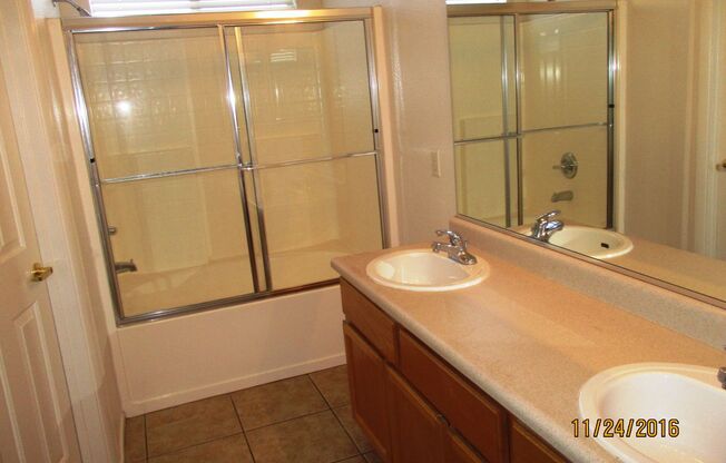 Henderson 3 Bedroom Townhouse!