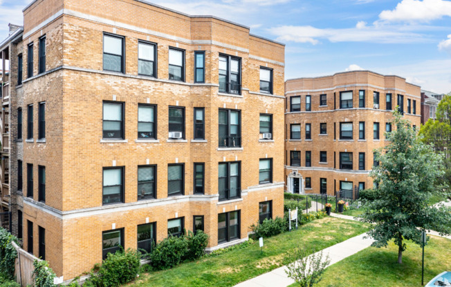 Renovated Units Blocks From The Lake and Downtown Evanston!