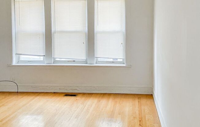2 beds, 1 bath, 822 sqft, $2,100, Unit 5034-1