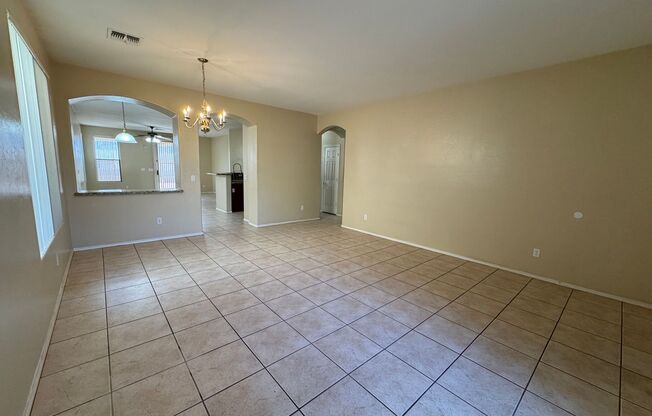 ⭐4 Bed / 2 Bath Single Level Phoenix Home with a 3 Car Garage⭐