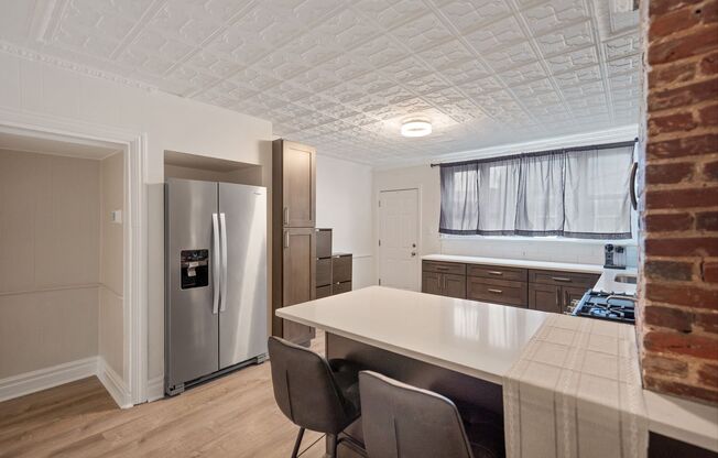 Tastefully updated 2-Bed, 1-Bath Gem in Troy Hill!