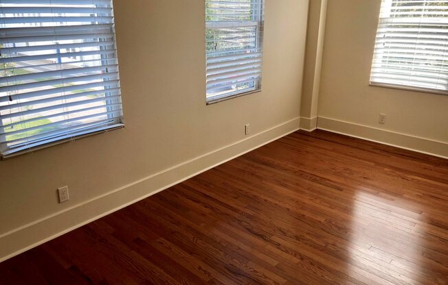 2BD/1BA w/ Sun Room only Blocks from Bayou St. John and City Park
