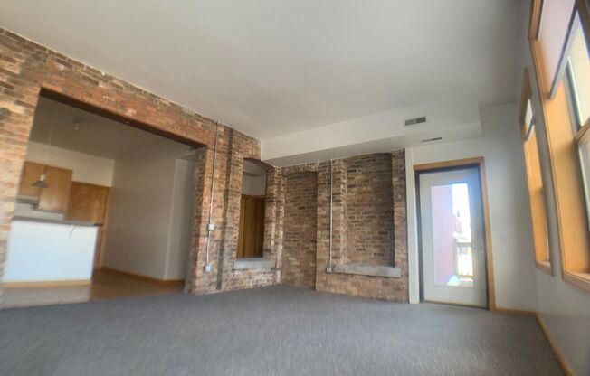 624 E. Ogden Ave