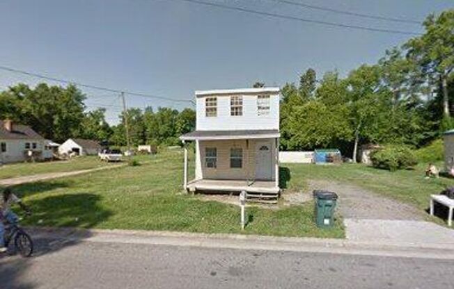 3 bed house with central hvac, yard, laundry, porch