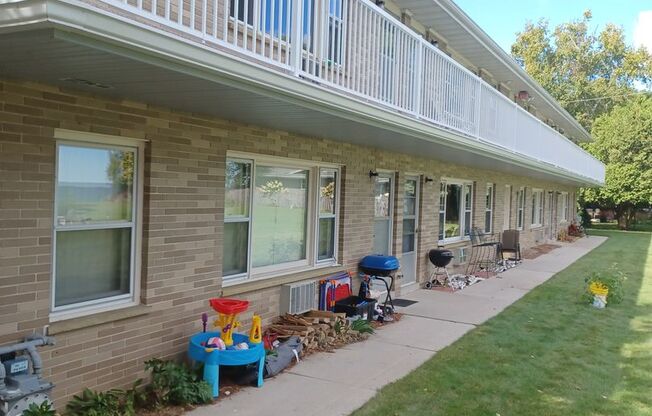 2 beds, 1 bath, $1,139, Unit 516 3002