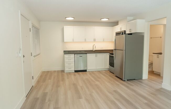2 beds, 1 bath, 679 sqft, $2,150, Unit 69-19