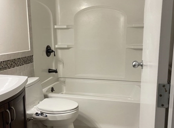 2 beds, 1 bath, 958 sqft, $4,000, Unit 325