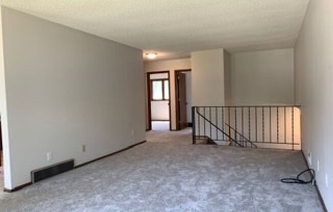 4bd 2ba 2car garage nice NE Minneapolis near Boom Island Park avail 09.01.2024