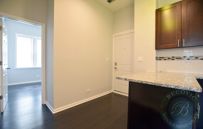 2 beds, 1 bath, 700 sqft, $2,200, Unit 103