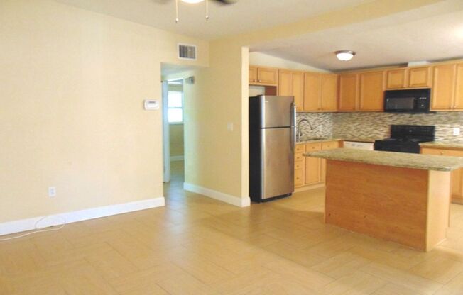Seminole Home, 3bd/2ba Annual/Unfurnished Rental, Available Now!
