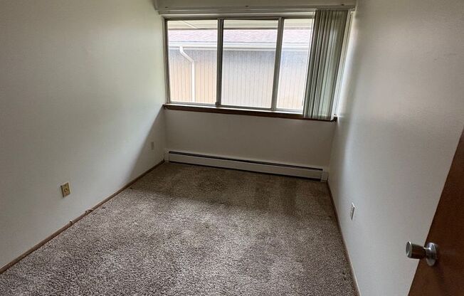 3 beds, 1.5 baths, 1,137 sqft, $1,599, Unit 4058 - 5