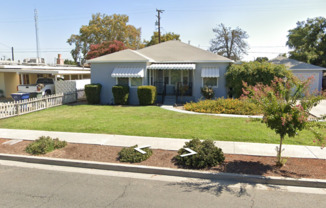 Spacious Vintage Beauty in Tulare