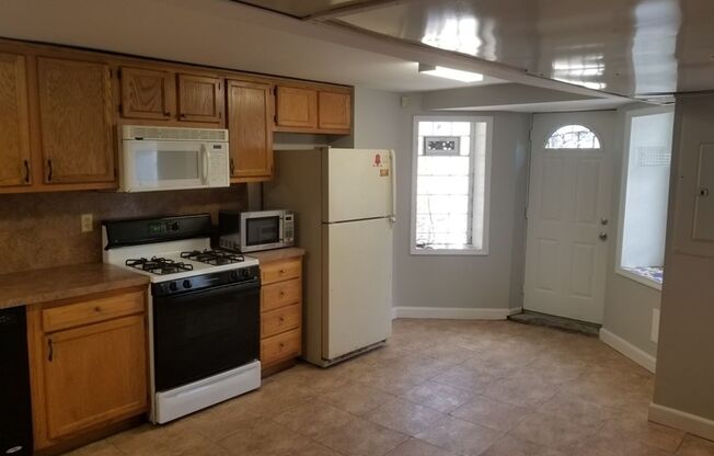 Well-Appointed Charles Village/Station North 5bd/4ba w/ W/D. Available for early April!