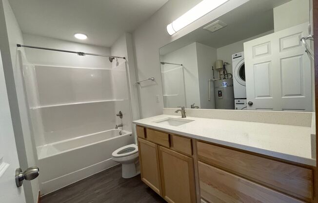 3 beds, 1 bath, $2,475, Unit 1210 #104
