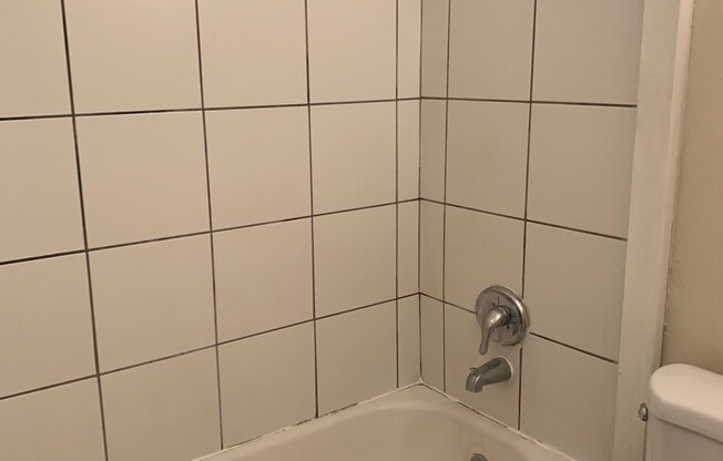Studio, 1 bath, $725, Unit 25