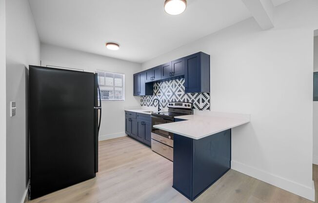 Yvonne Apartments [C]