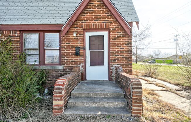 Move In Special for Adorable 2BD/1BTH Home Minutes away from Broadway Extension and Bricktown