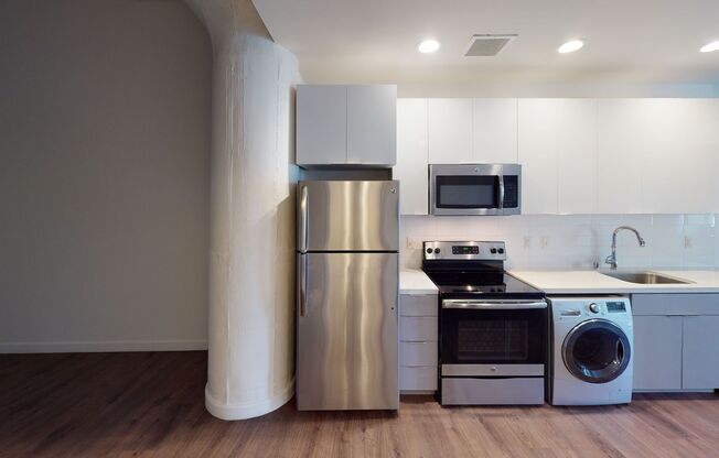 Studio, 1 bath, 684 sqft, $2,095, Unit 525