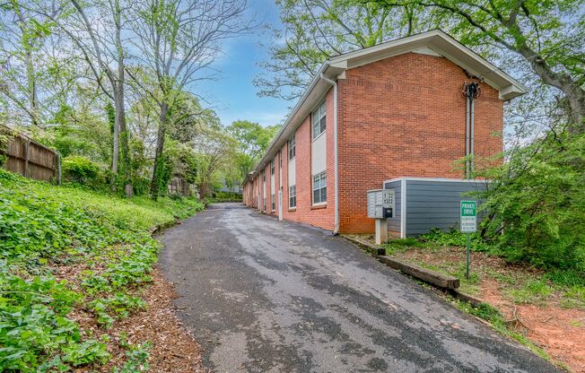 Charming Condo Near Little Five Points!