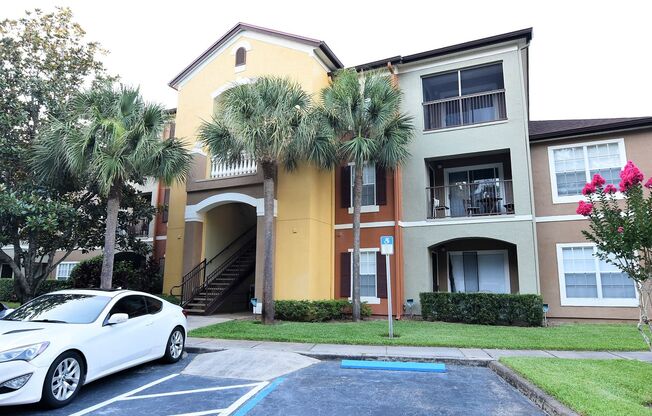 1br 1ba THIRD FLOOR unit in The Crest at Waterford Lakes!