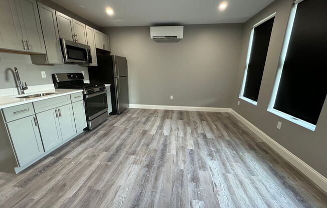 Studio, 1 bath, 300 sqft, $1,800