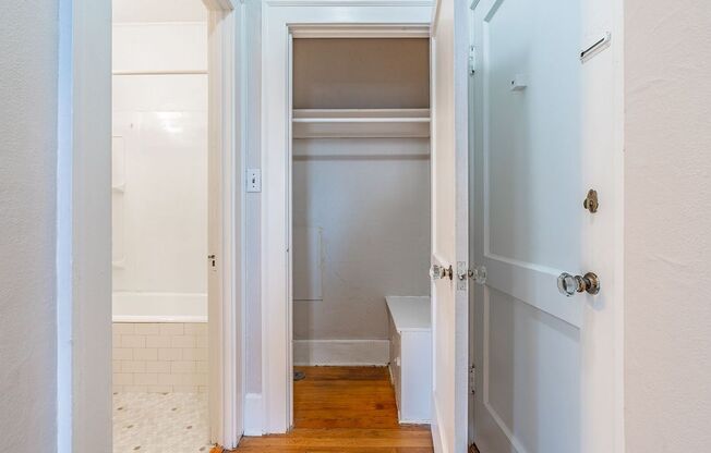 Studio, 1 bath, 420 sqft, $1,395, Unit 116