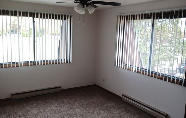 2 beds, 1 bath, $969, Unit 1015 203