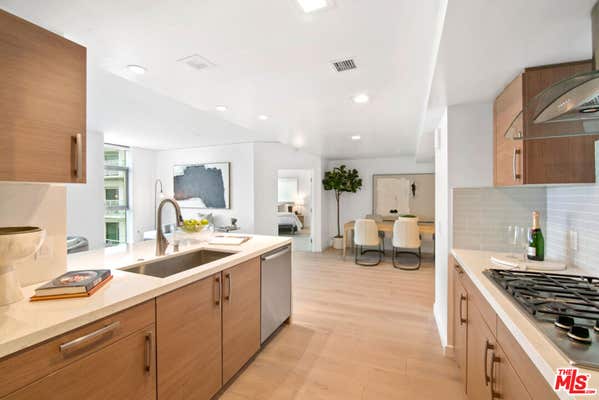 2 beds, 3 baths, 1,735 sqft, $7,500
