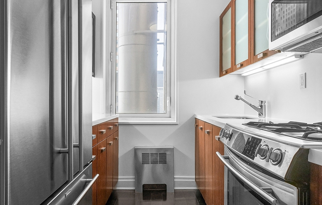 1 bed, 1 bath, 692 sqft, $4,750, Unit 32B