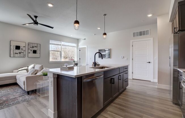 Modern 2 bedroom 2 bathrooms available in downtown Denver!
