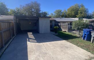 2/1 Townhouse with covered parking