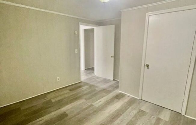 2 beds, 1 bath, $1,200, Unit B