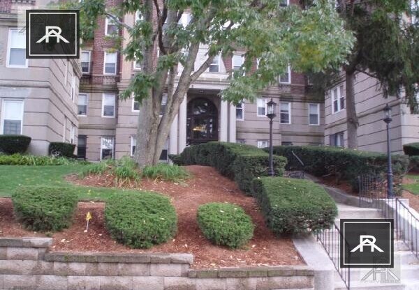 1822 COMMONWEALTH AVE