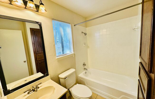 Ground Floor 1BR Condo with Private Yard in South Austin